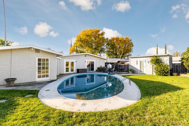 8032 Rusch Dr, Citrus Heights, CA 95621