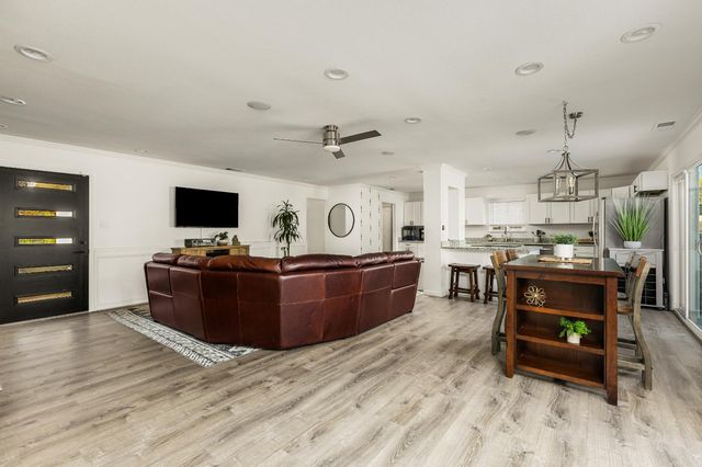 8032 Rusch Dr, Citrus Heights, CA 95621