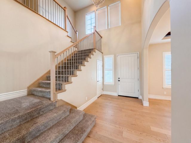5601 Lakepointe Dr, Rocklin, CA 95677