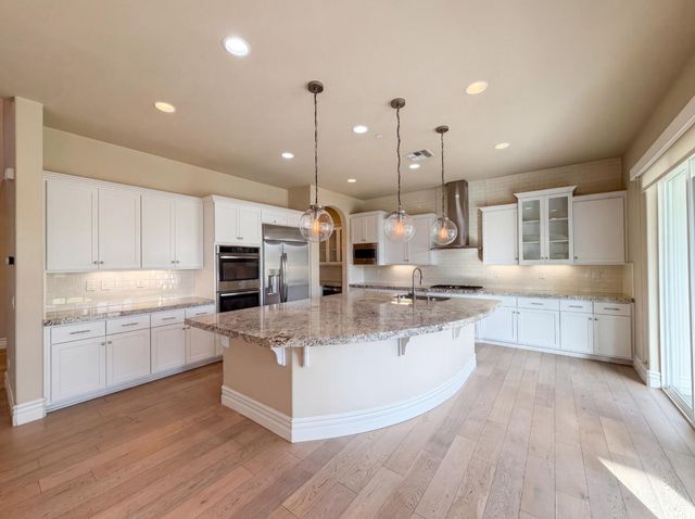 5601 Lakepointe Dr, Rocklin, CA 95677