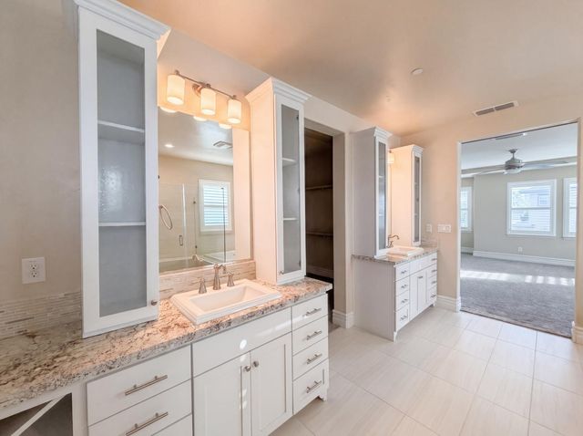 5601 Lakepointe Dr, Rocklin, CA 95677