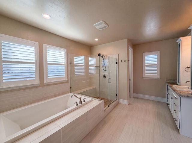 5601 Lakepointe Dr, Rocklin, CA 95677