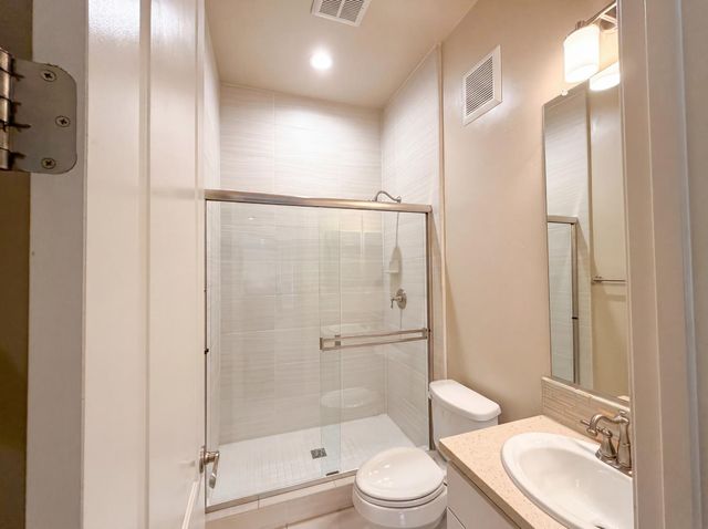5601 Lakepointe Dr, Rocklin, CA 95677