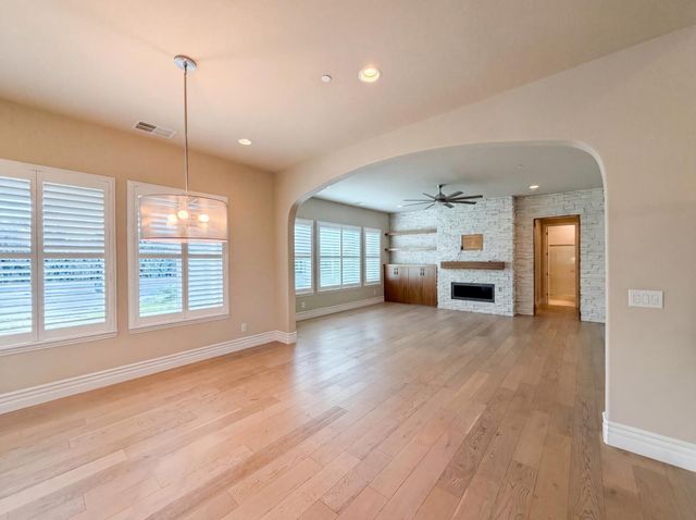 5601 Lakepointe Dr, Rocklin, CA 95677