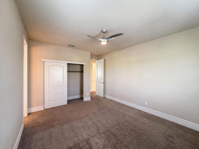 5601 Lakepointe Dr, Rocklin, CA 95677