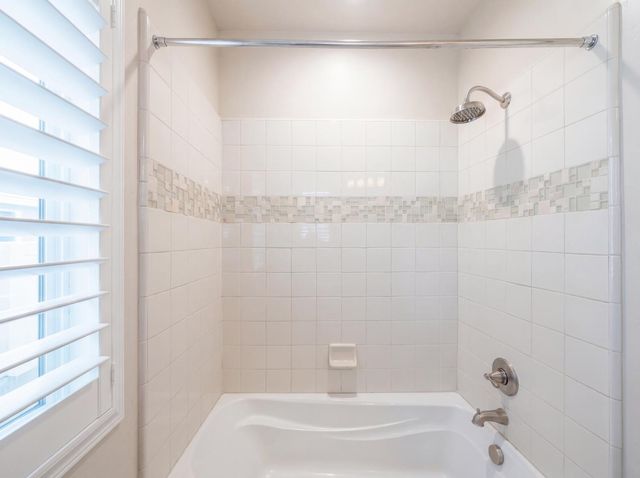 5601 Lakepointe Dr, Rocklin, CA 95677