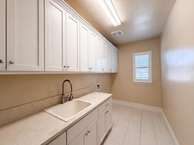 5601 Lakepointe Dr, Rocklin, CA 95677