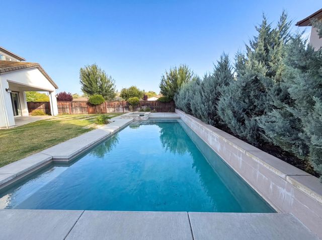 5601 Lakepointe Dr, Rocklin, CA 95677