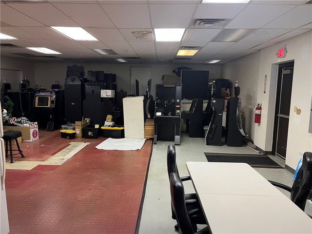 1910 E State St, Hermitage, PA 16148