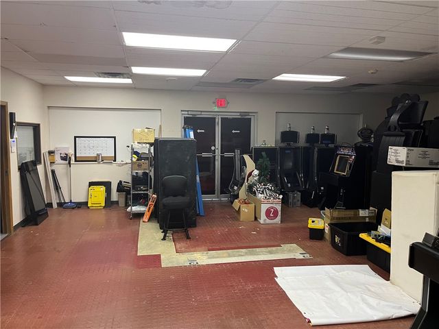 1910 E State St, Hermitage, PA 16148