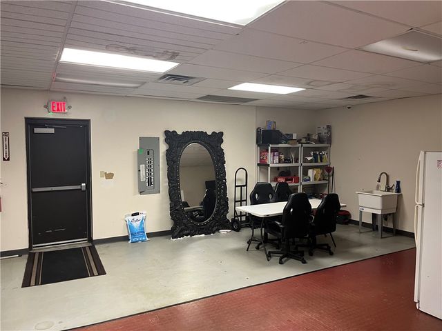 1910 E State St, Hermitage, PA 16148