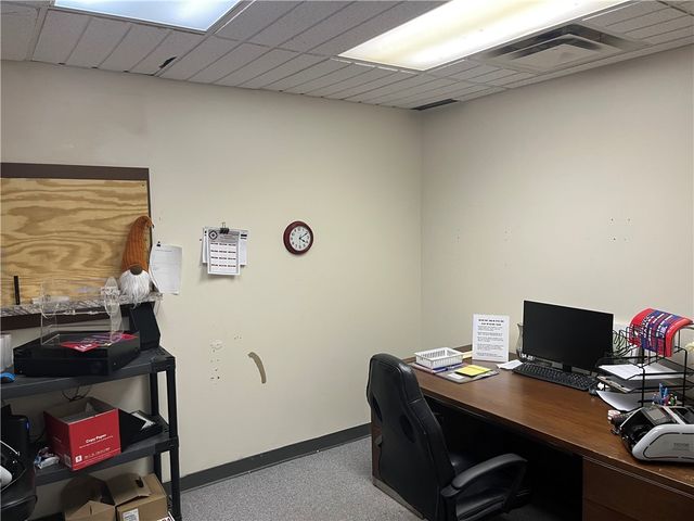 1910 E State St, Hermitage, PA 16148