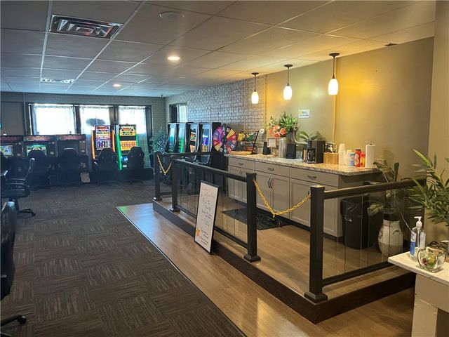 1910 E State St, Hermitage, PA 16148