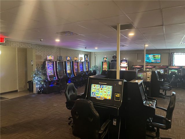 1910 E State St, Hermitage, PA 16148