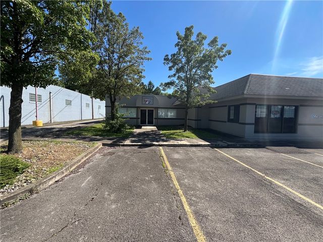 1910 E State St, Hermitage, PA 16148