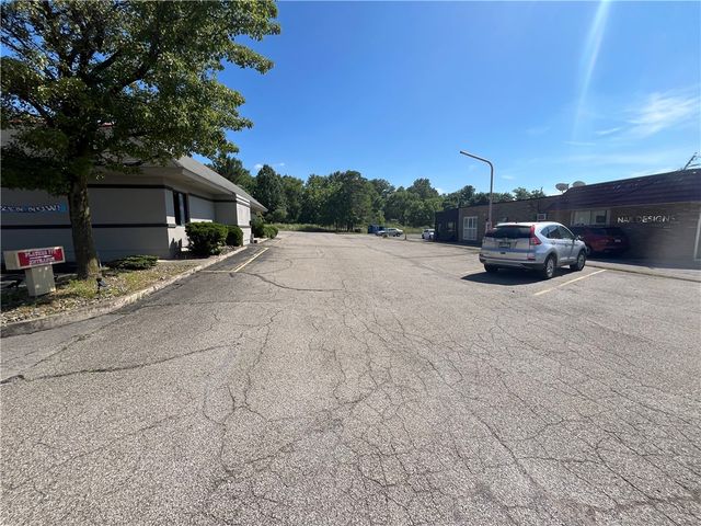 1910 E State St, Hermitage, PA 16148