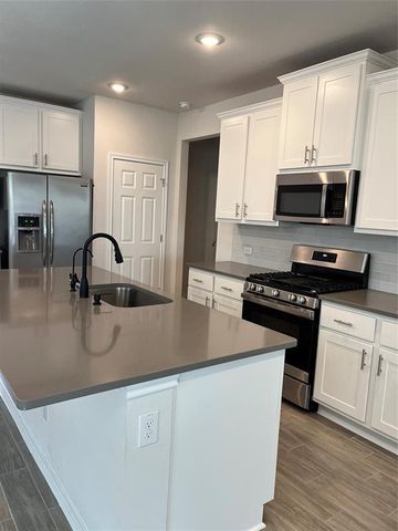 173 Nettletree DR, Buda, TX 78610