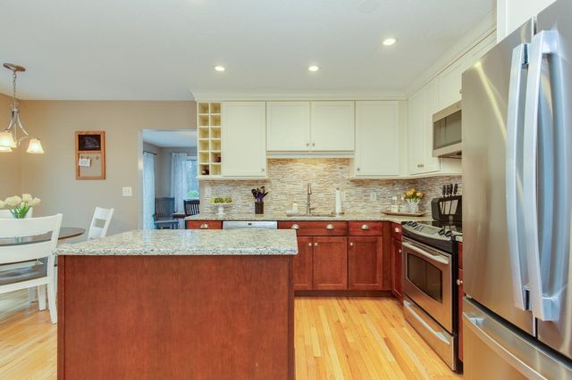 37 Standish Way, Amherst, NH 03031