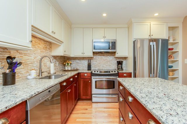 37 Standish Way, Amherst, NH 03031