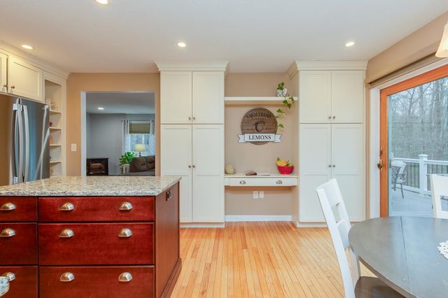 37 Standish Way, Amherst, NH 03031