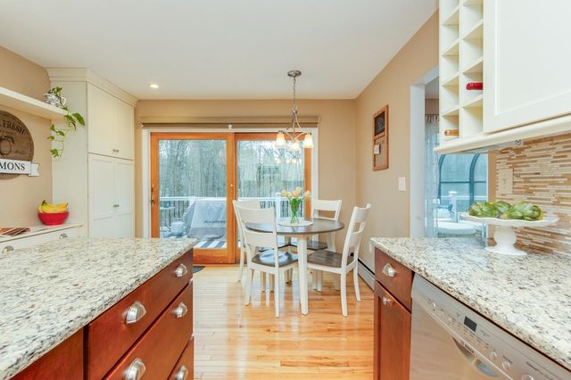37 Standish Way, Amherst, NH 03031