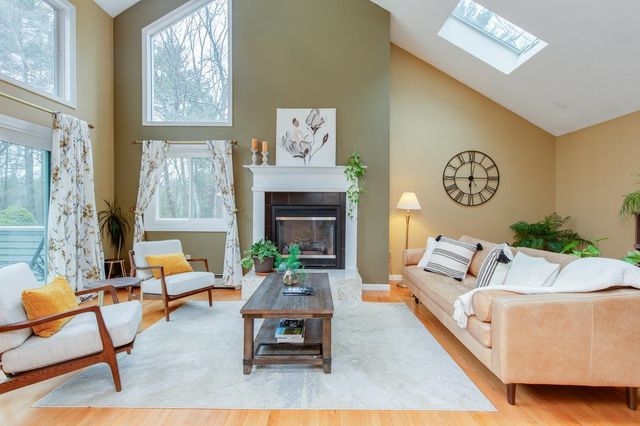 37 Standish Way, Amherst, NH 03031