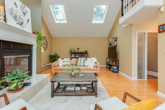 37 Standish Way, Amherst, NH 03031