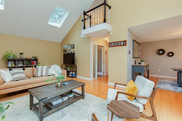 37 Standish Way, Amherst, NH 03031