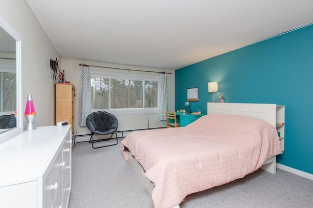 37 Standish Way, Amherst, NH 03031