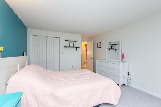 37 Standish Way, Amherst, NH 03031