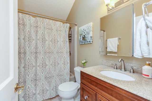 37 Standish Way, Amherst, NH 03031