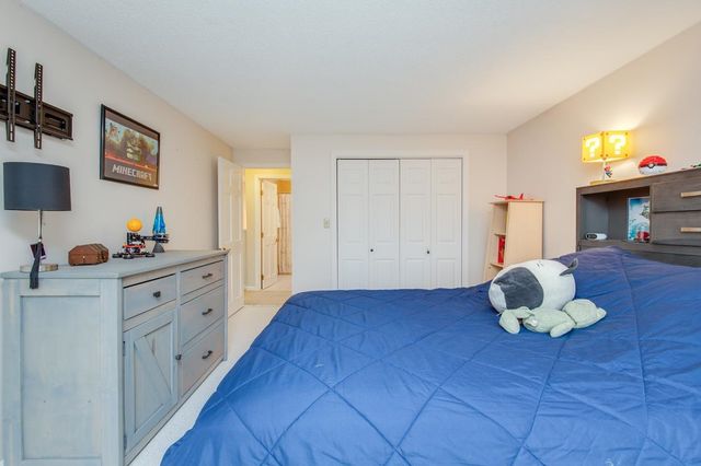 37 Standish Way, Amherst, NH 03031