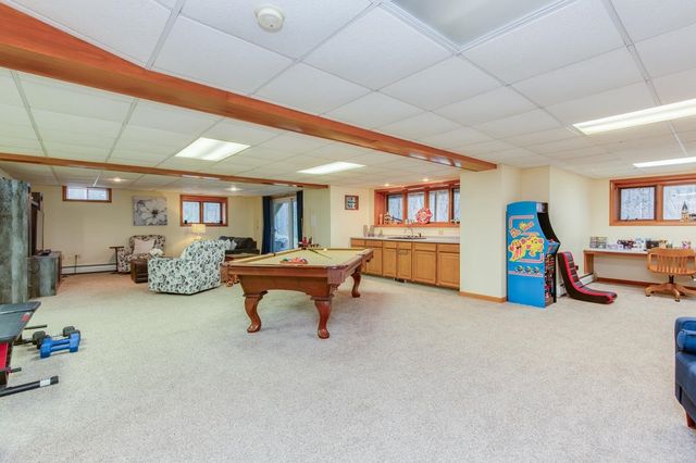 37 Standish Way, Amherst, NH 03031