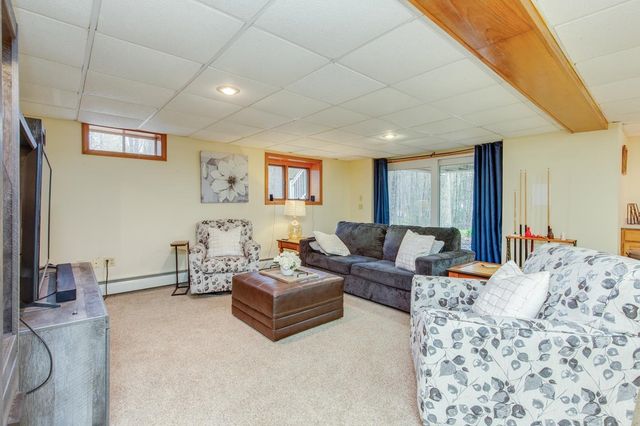 37 Standish Way, Amherst, NH 03031