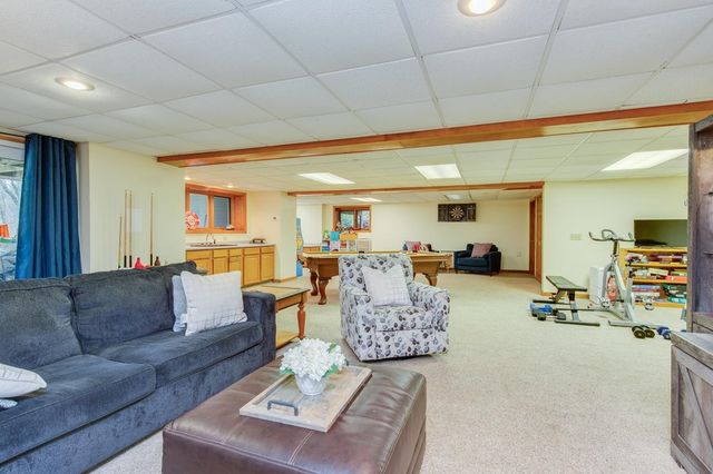 37 Standish Way, Amherst, NH 03031