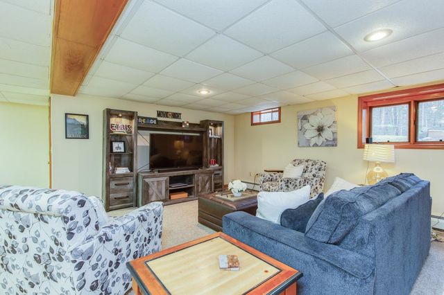 37 Standish Way, Amherst, NH 03031