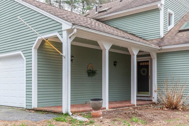 37 Standish Way, Amherst, NH 03031