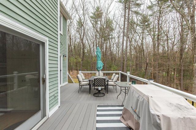 37 Standish Way, Amherst, NH 03031