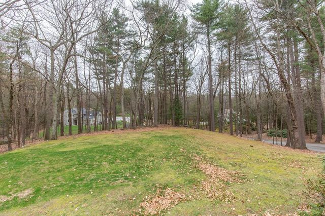 37 Standish Way, Amherst, NH 03031