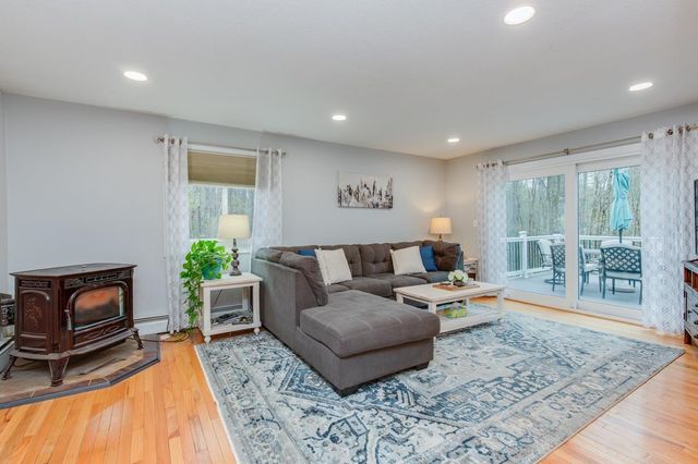 37 Standish Way, Amherst, NH 03031