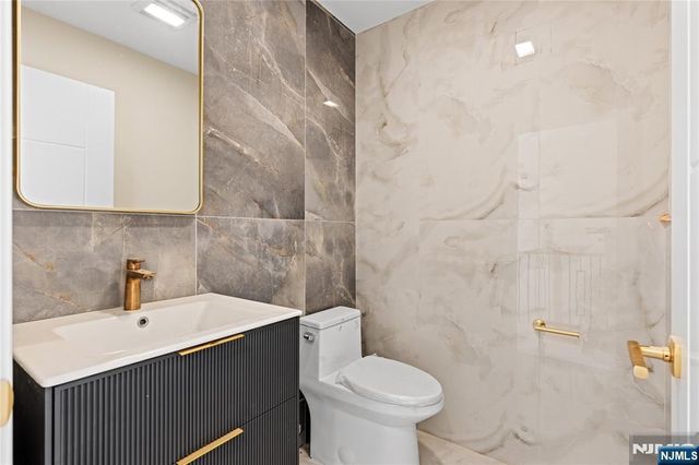 45 Lincoln Avenue, Cliffside Park, NJ 07010