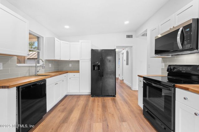 6903 CLOVIS Road, Jacksonville, FL 32205