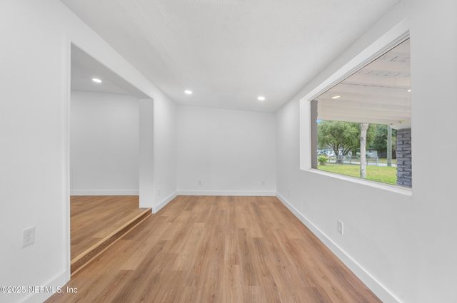 6903 CLOVIS Road, Jacksonville, FL 32205