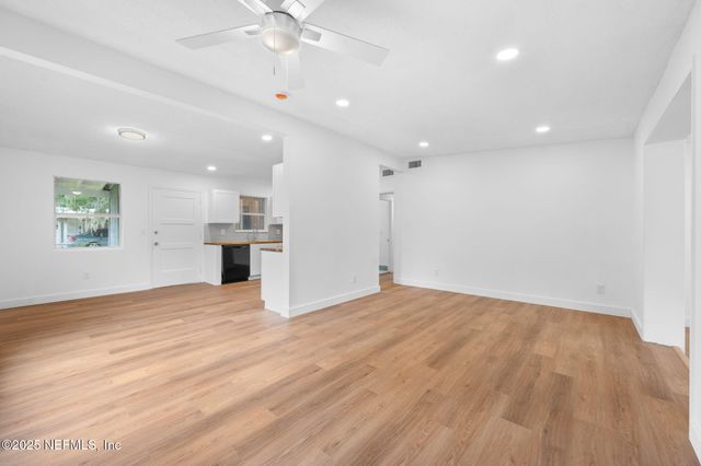 6903 CLOVIS Road, Jacksonville, FL 32205