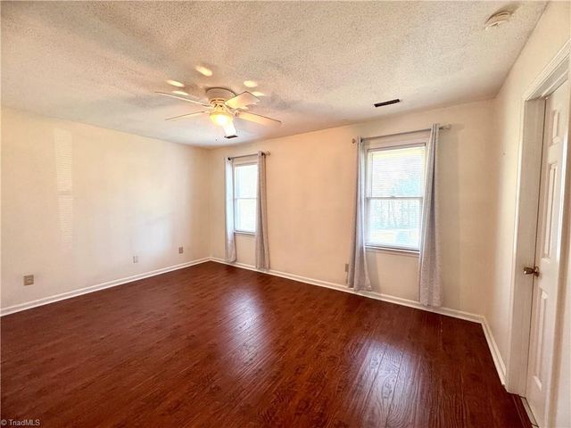 5755 Gayray Street, Clemmons, NC 27012