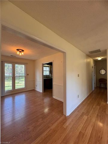 5755 Gayray Street, Clemmons, NC 27012