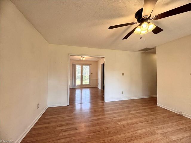 5755 Gayray Street, Clemmons, NC 27012