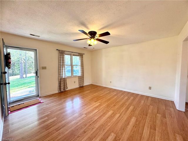 5755 Gayray Street, Clemmons, NC 27012