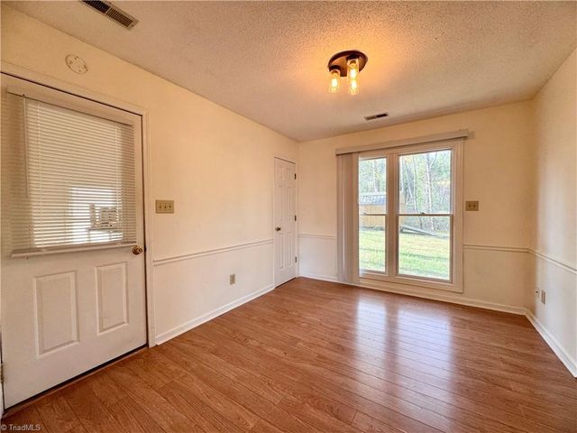 5755 Gayray Street, Clemmons, NC 27012