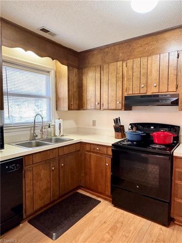 5755 Gayray Street, Clemmons, NC 27012